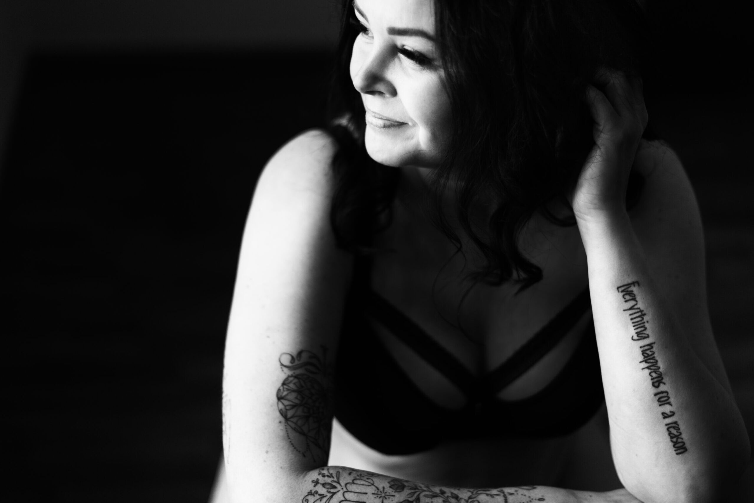 LUMOAMO-boudoir-0107 Nainen boudoir-kuvauksessa Lumoamon studiolla – kuvauselämys maksusuunnitelmalla